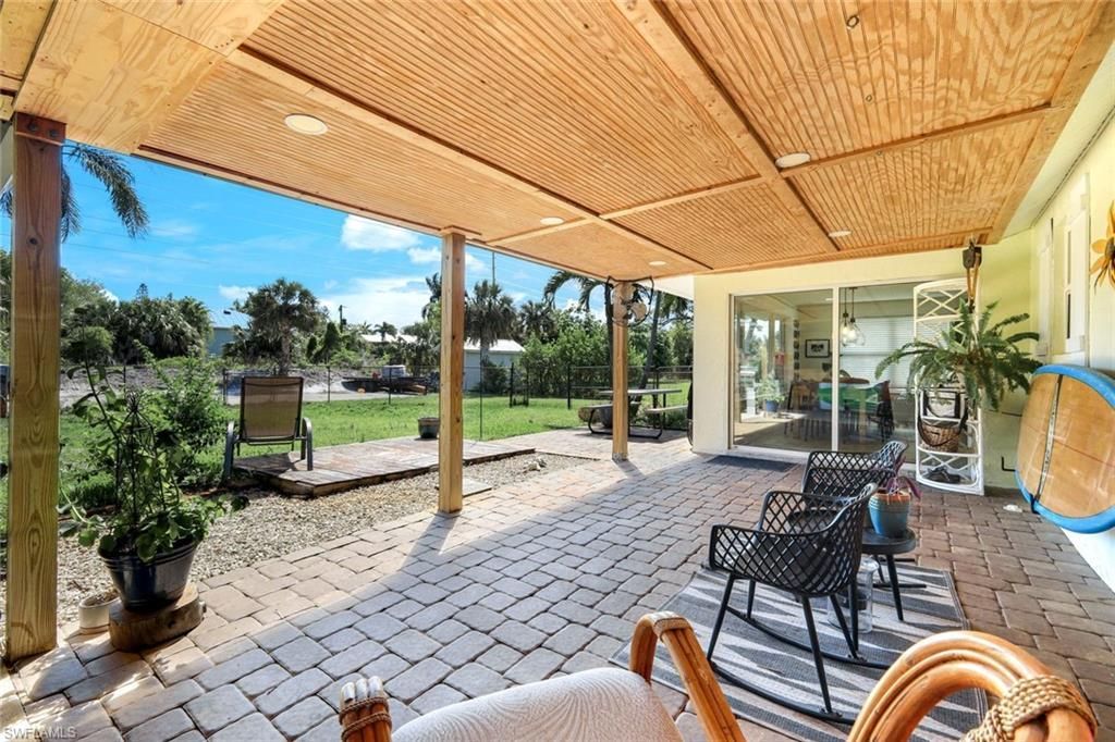 20621 Pine Tree Ln, Estero, FL 33928 Photo