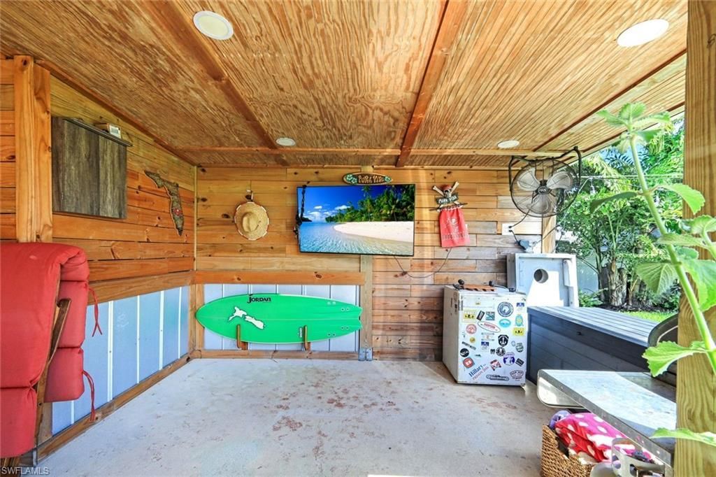 20621 Pine Tree Ln, Estero, FL 33928 Photo