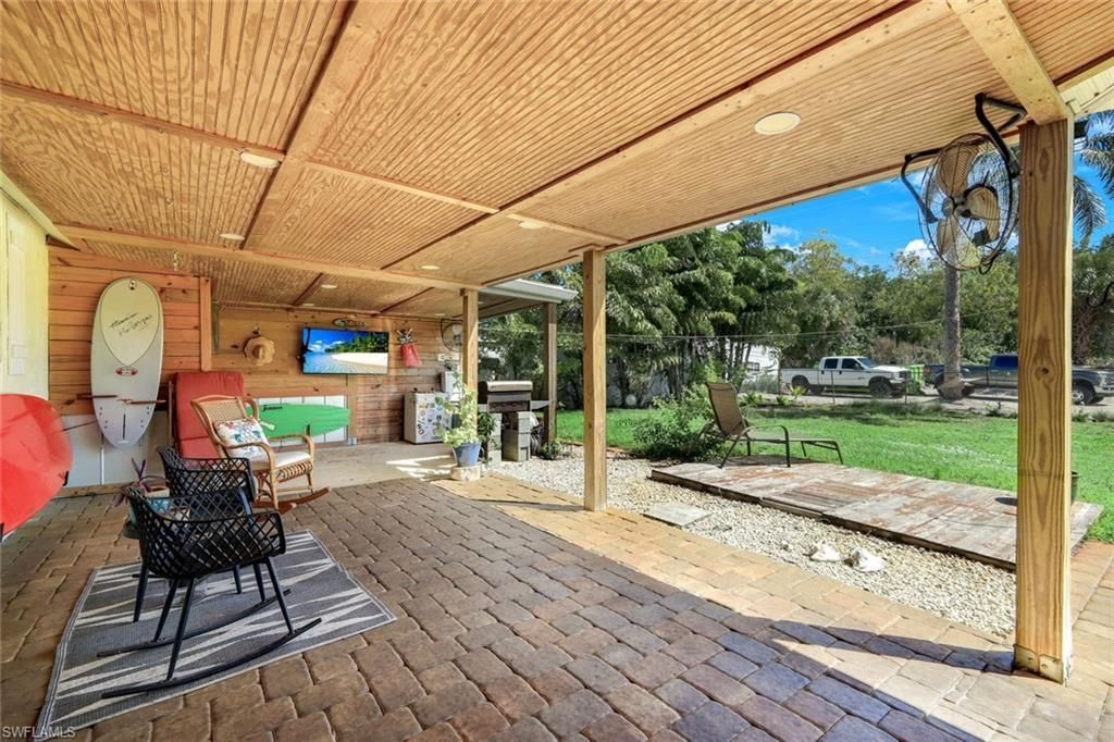 20621 Pine Tree Ln, Estero, FL 33928 Photo