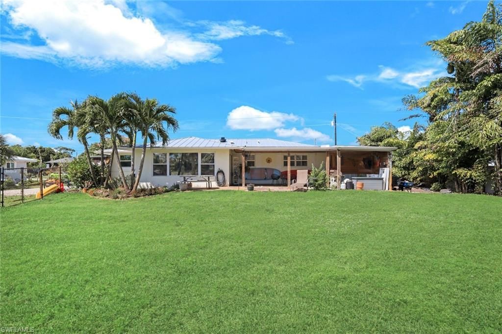 20621 Pine Tree Ln, Estero, FL 33928 Photo