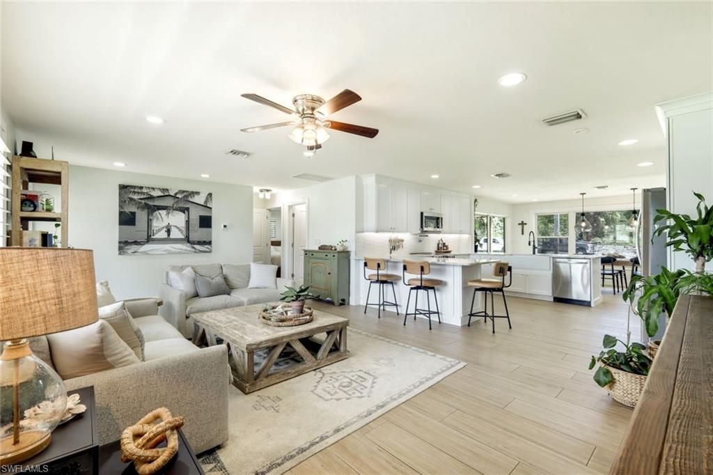 20621 Pine Tree Ln, Estero, FL 33928 Photo