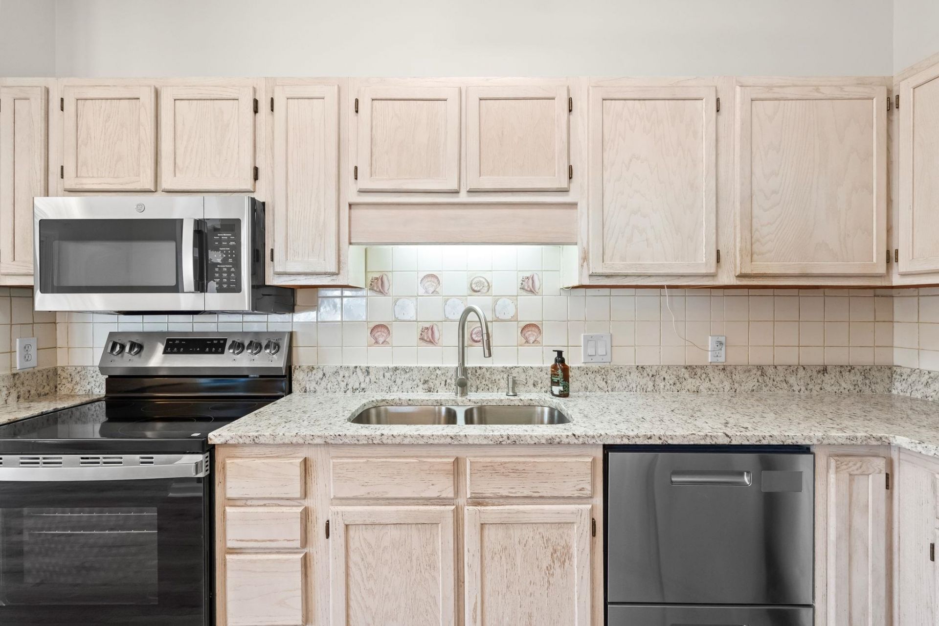 9673 Kings Grant Dr. Photo 10