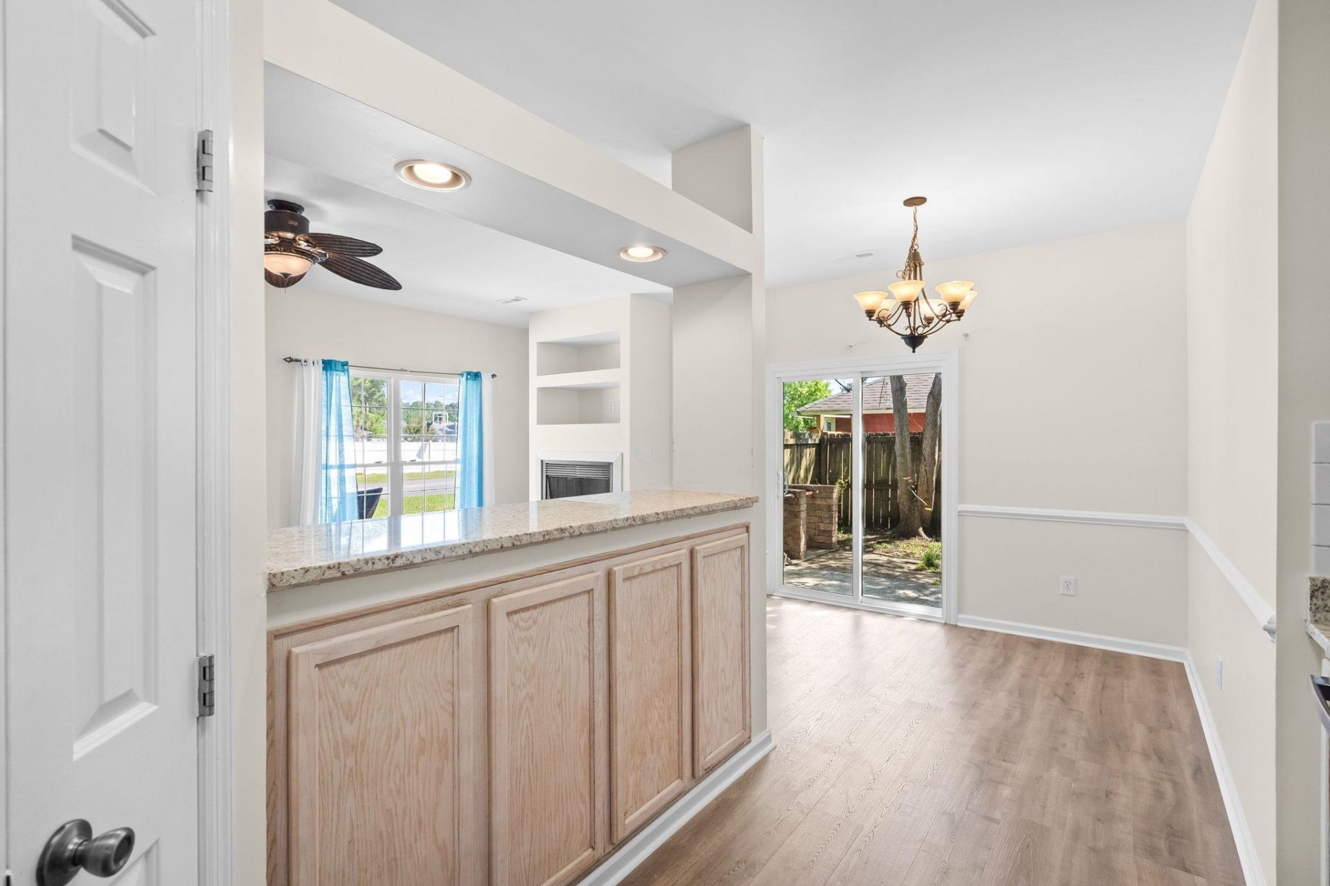 9673 Kings Grant Dr. Photo 11