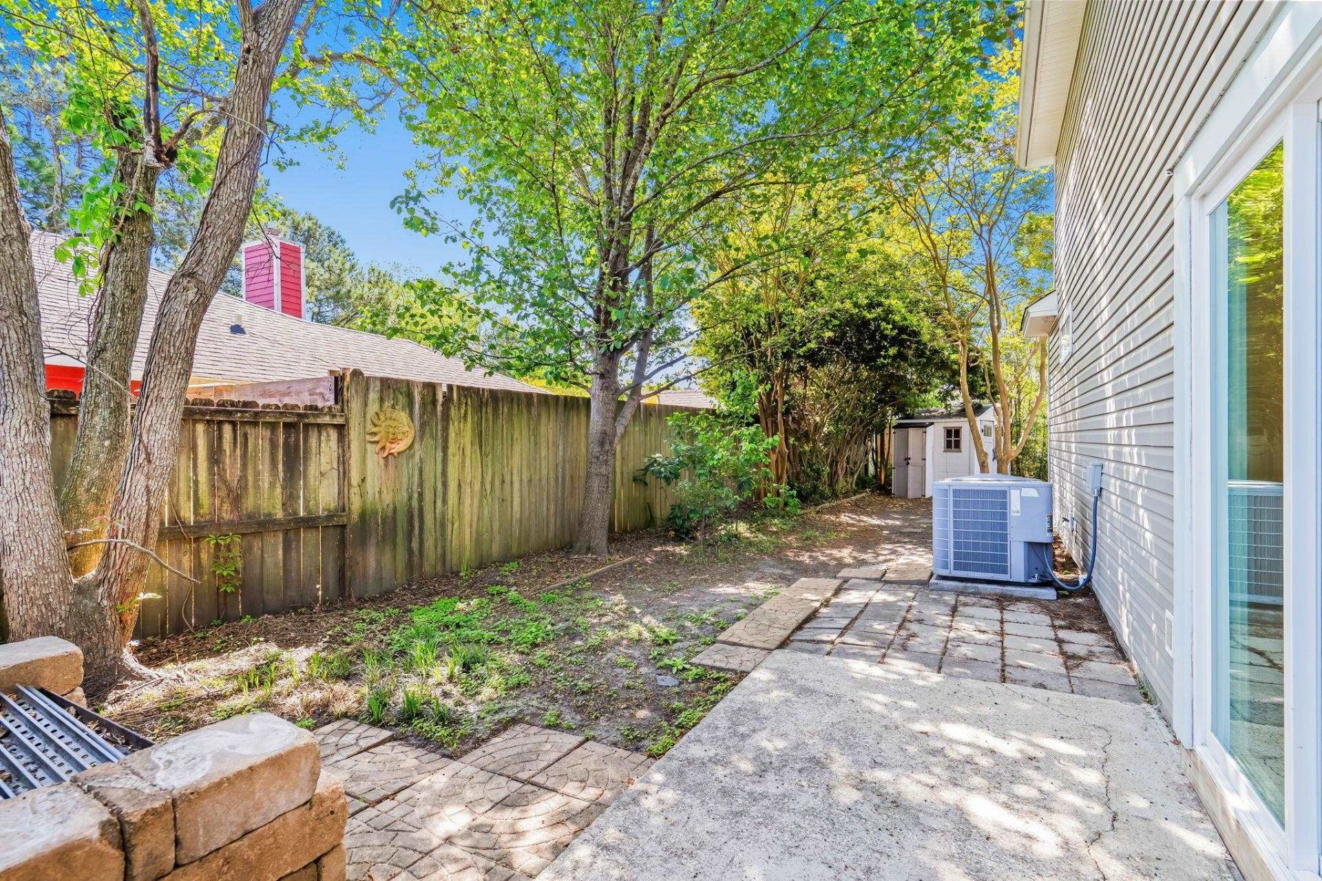 9673 Kings Grant Dr. Photo 12