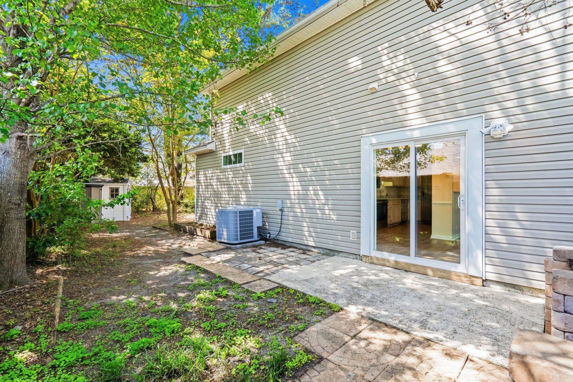 9673 Kings Grant Dr. Photo 14