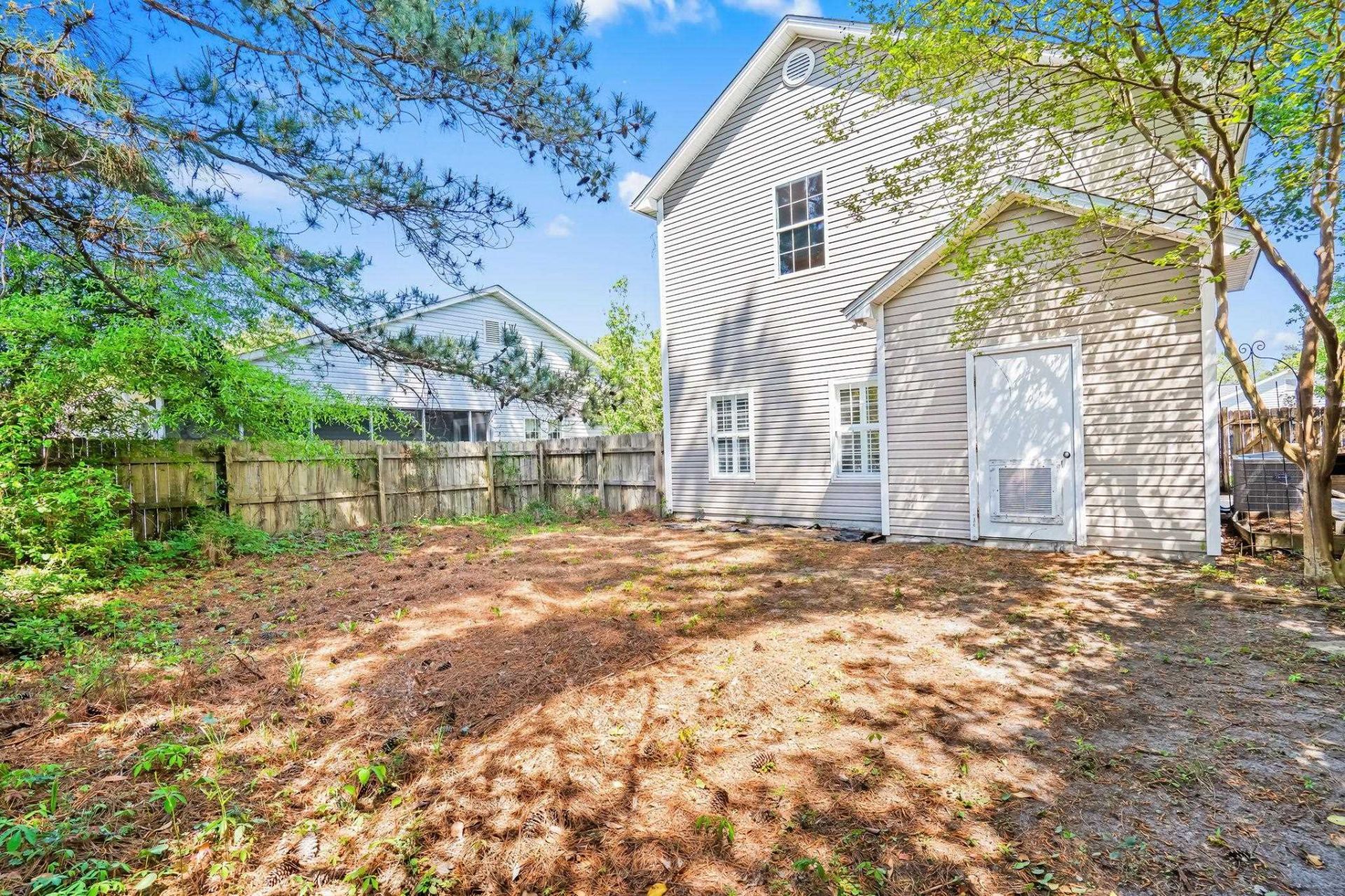 9673 Kings Grant Dr. Photo 17