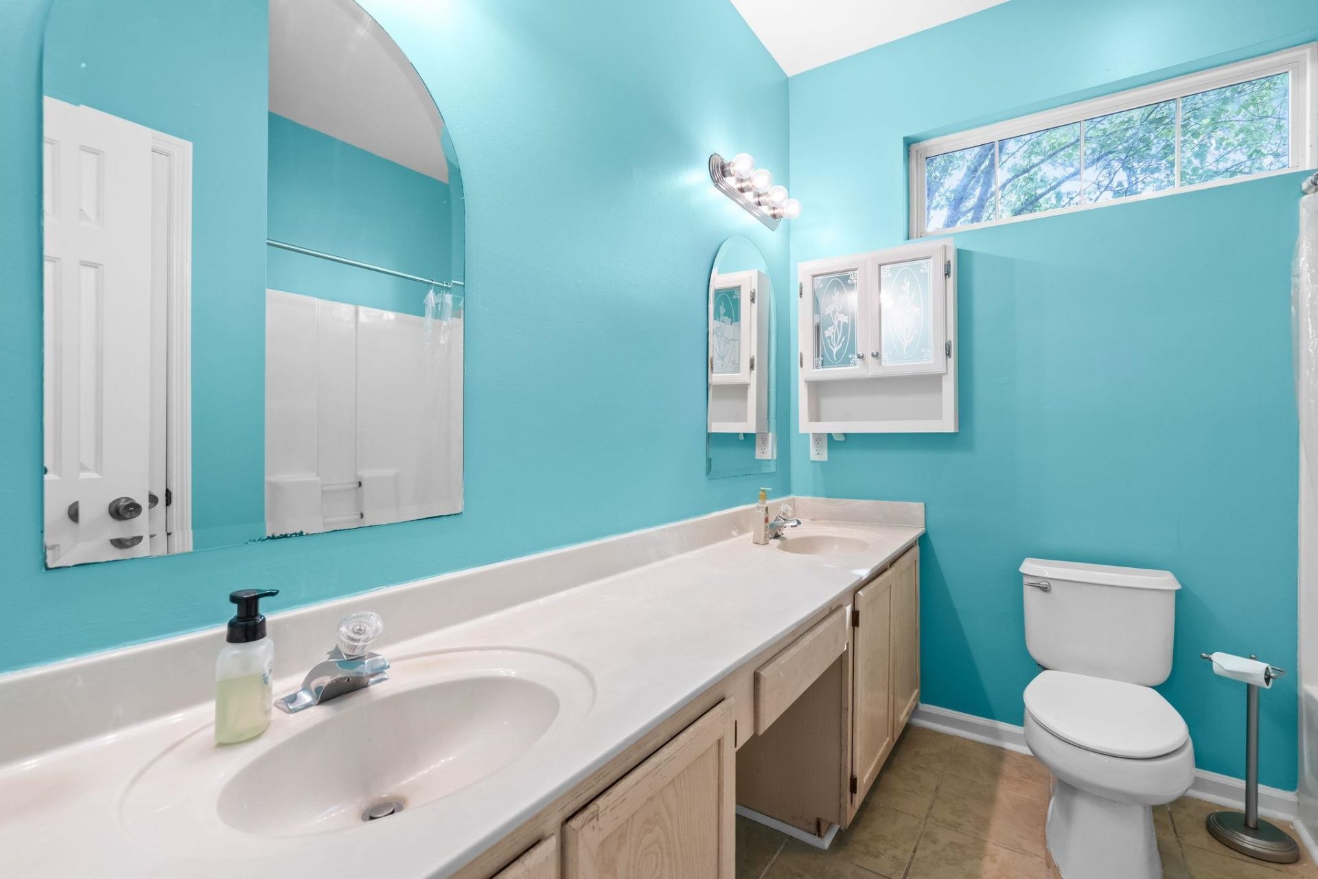 9673 Kings Grant Dr. Photo 19