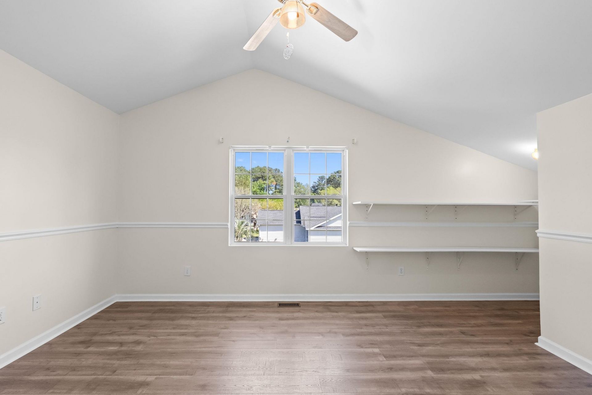 9673 Kings Grant Dr. Photo 21