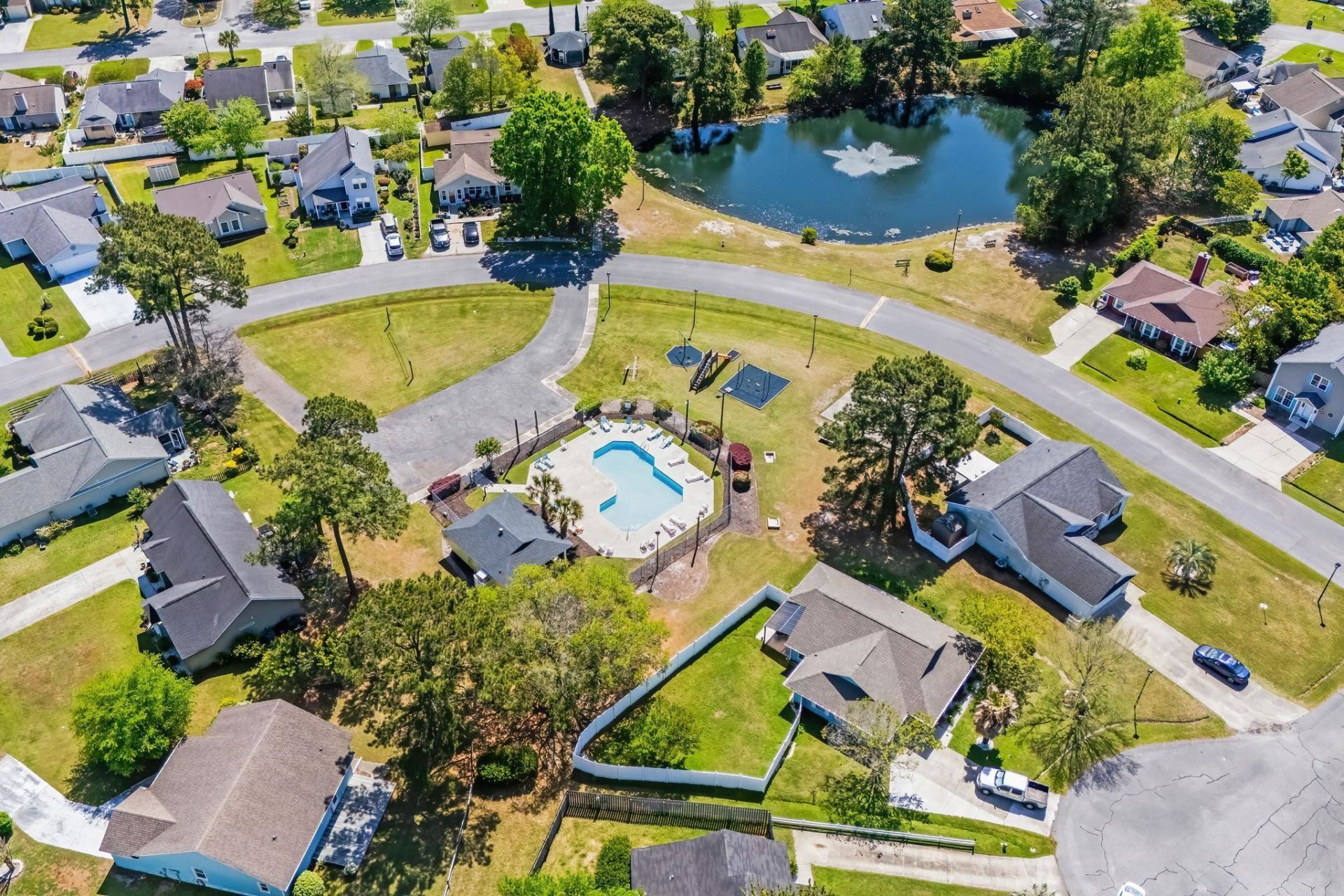 9673 Kings Grant Dr. Photo 31