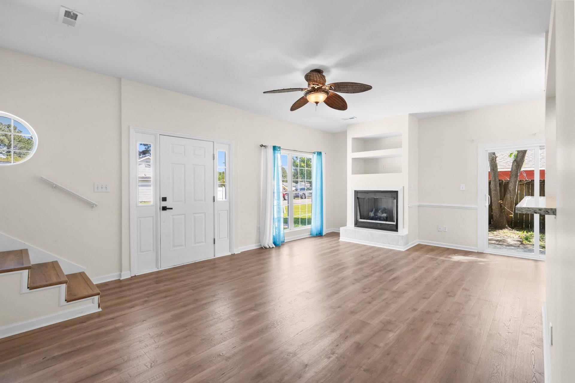 9673 Kings Grant Dr. Photo 4