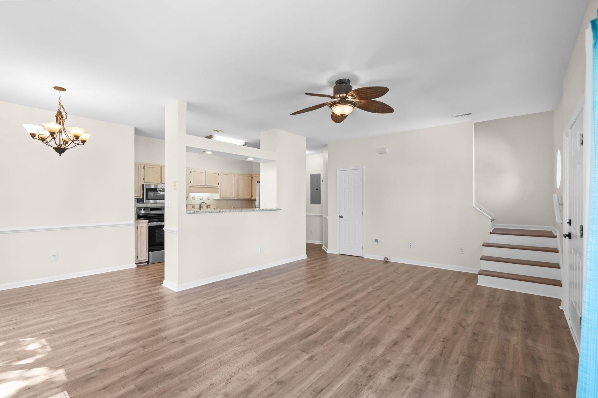 9673 Kings Grant Dr. Photo 6