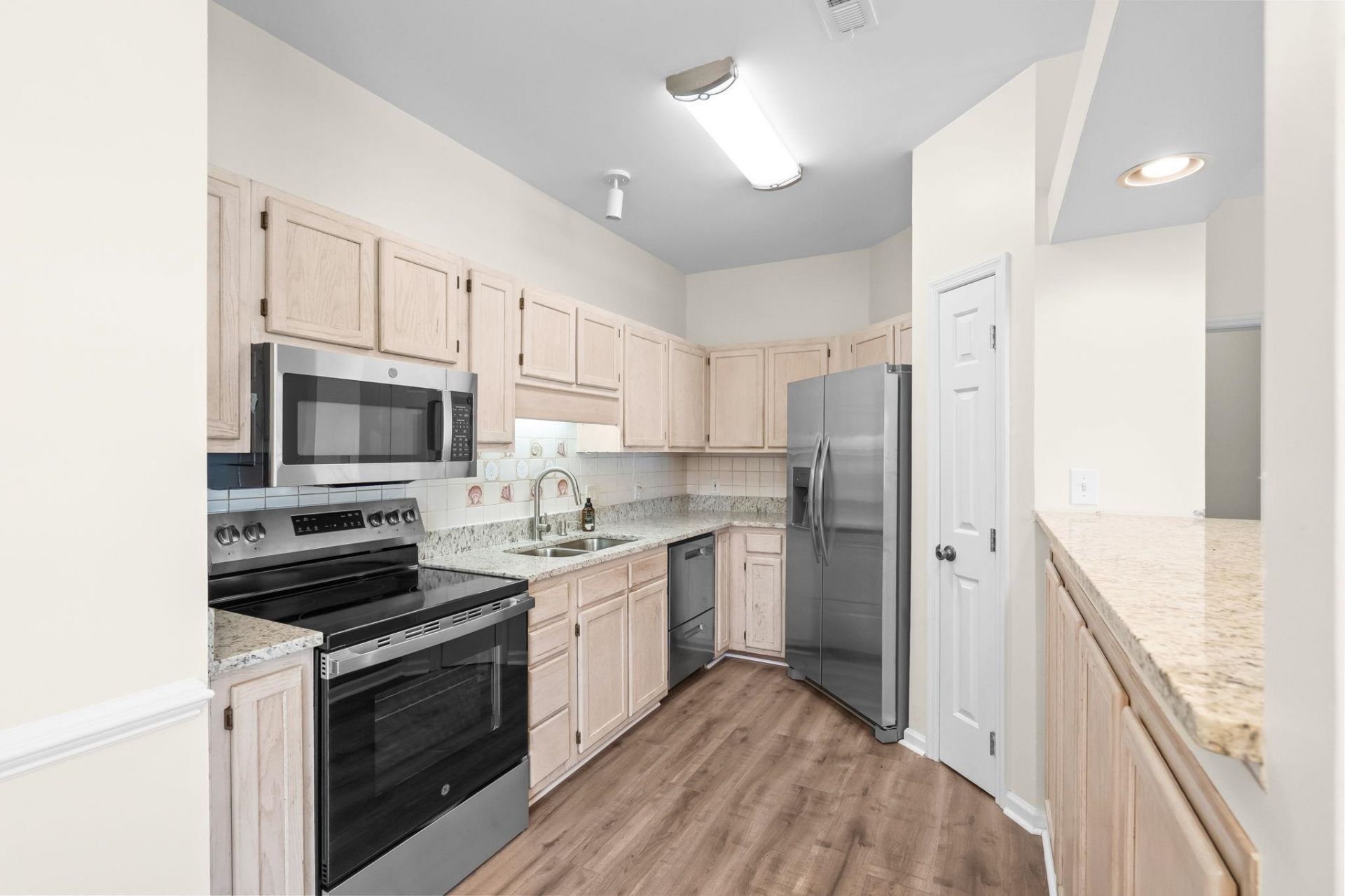 9673 Kings Grant Dr. Photo 9