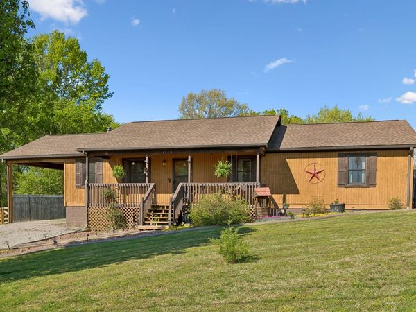 2318 Huckaby Rd, Columbia, TN 38401