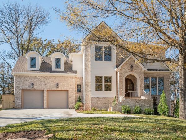 811 Neartop Dr , Nashville, TN 37205