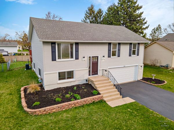 582 Arthur Drive , Cary, IL 60013