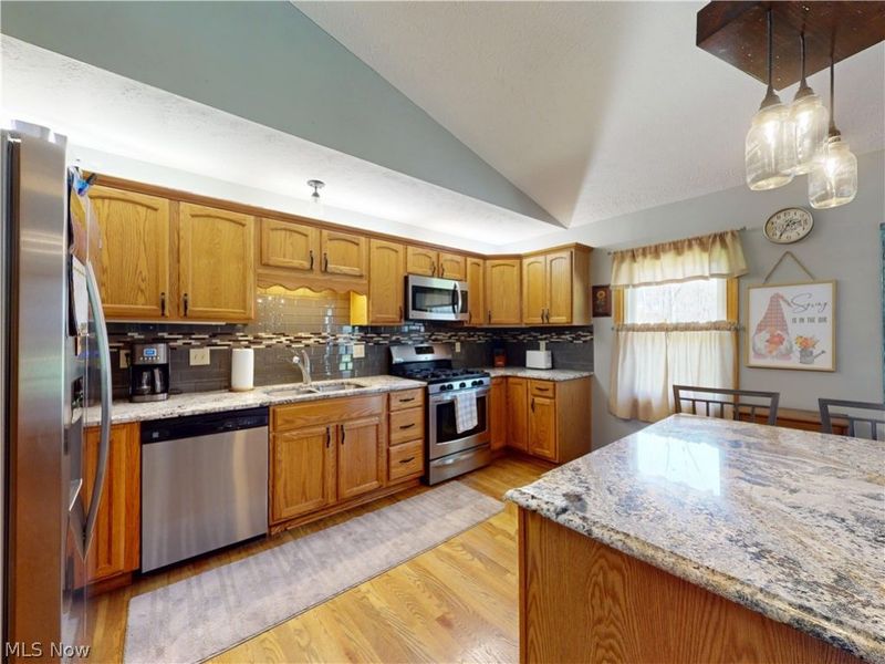 10415 Penniman Drive, Chardon, OH 44024 Photo 14