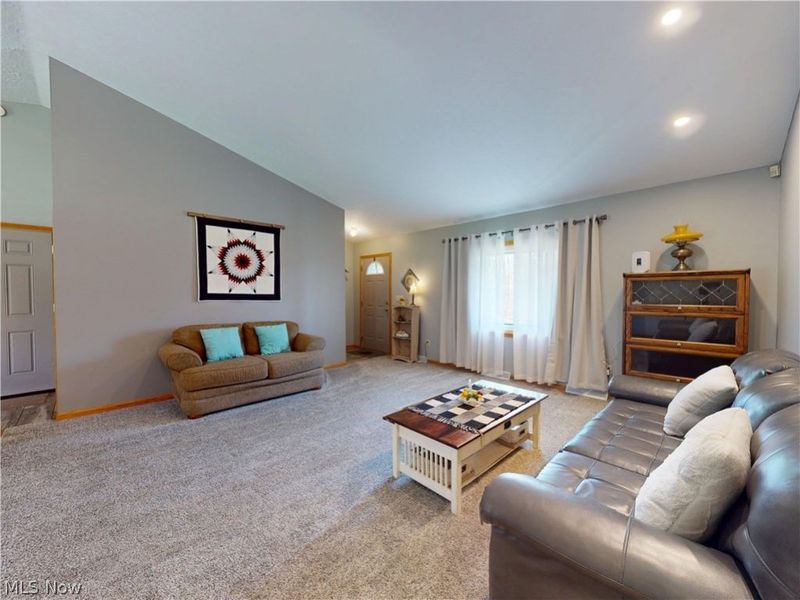 10415 Penniman Drive, Chardon, OH 44024 Photo 3