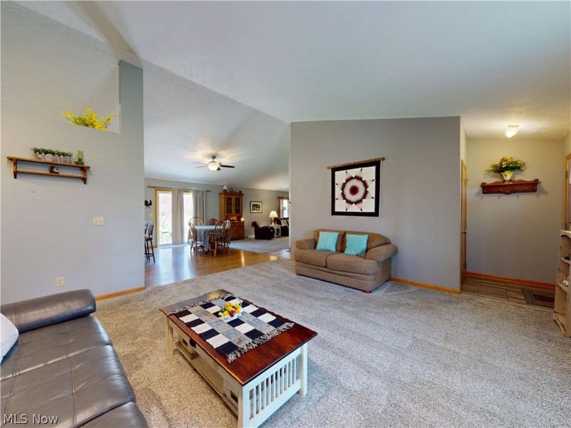 10415 Penniman Drive, Chardon, OH 44024 Photo 4