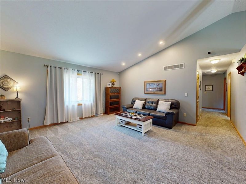 10415 Penniman Drive, Chardon, OH 44024 Photo 7