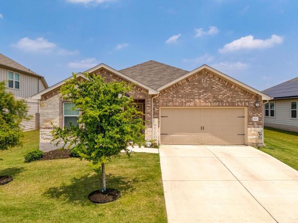 200 Waterway Ave, Hutto, TX 78634