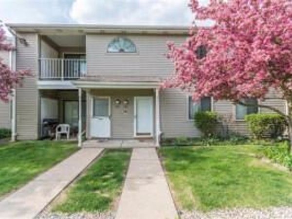 735 Clubhouse Drive, Ypsilanti, MI 48197