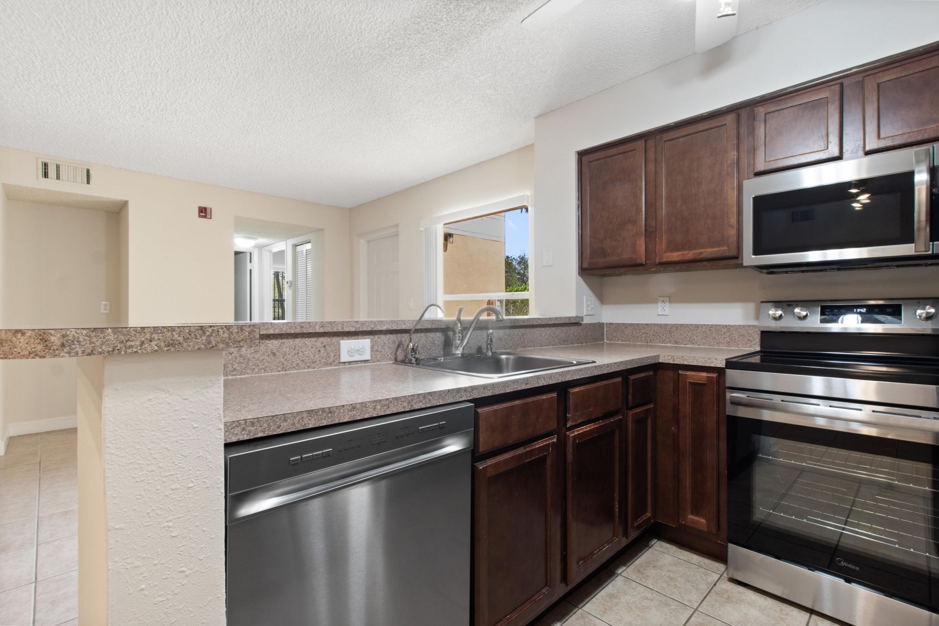 7630 Westwood Drive, Unit 302, Tamarac, FL 33321 Photo