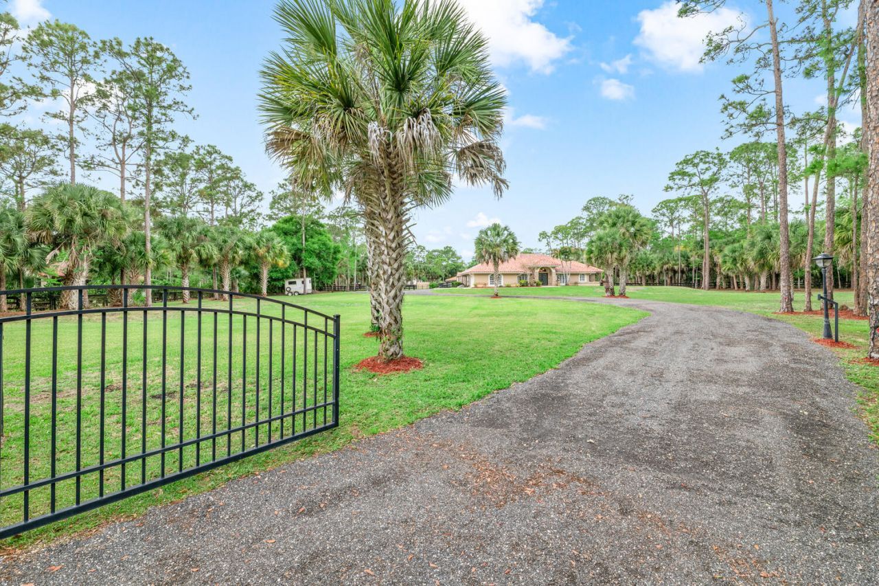 2559 Palm Deer Drive, Loxahatchee, FL 33470 Photo