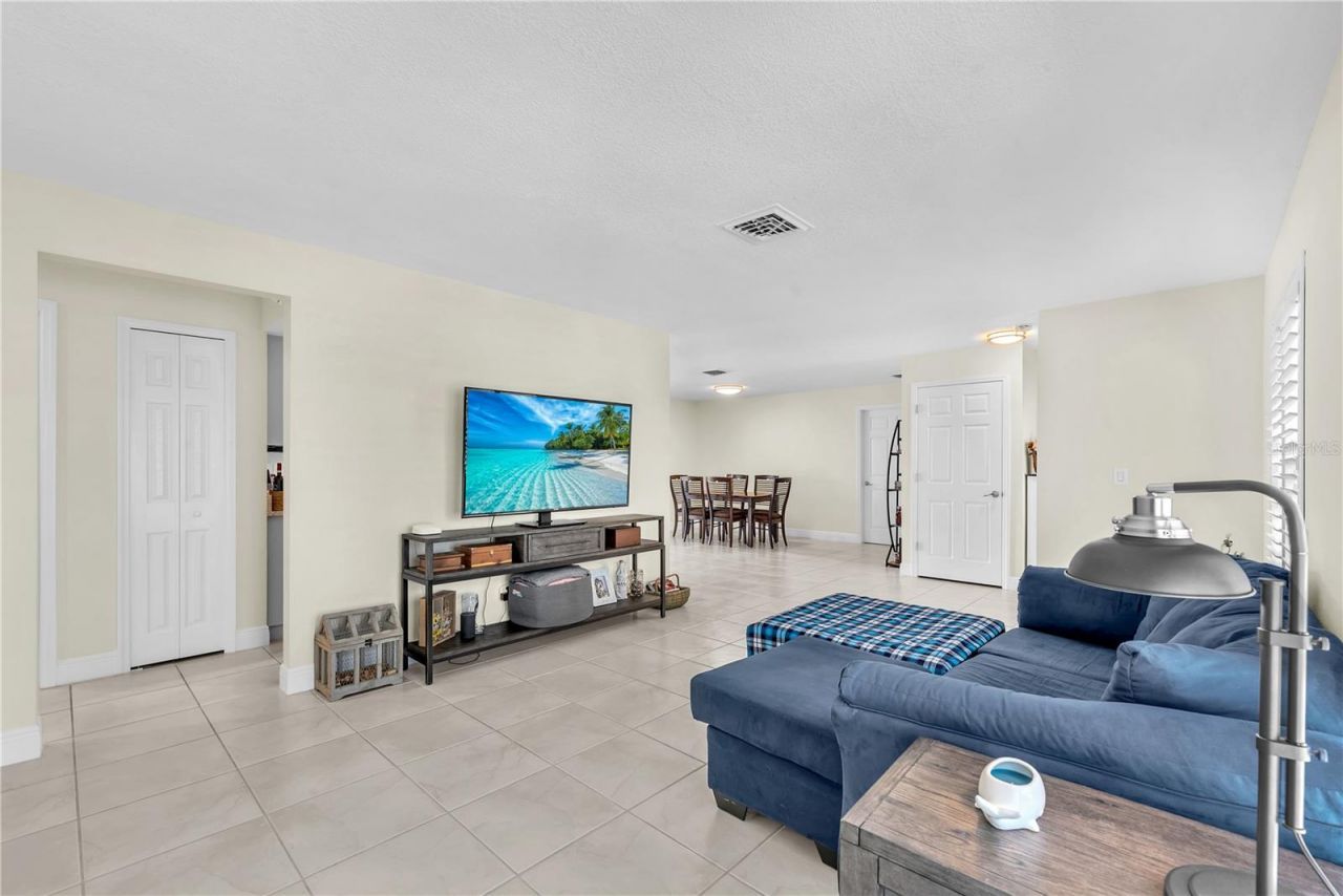 911 Silver Palm Way, Apollo Beach, FL 33572 Photo