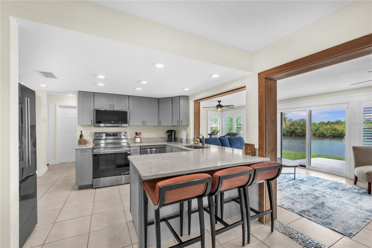 911 Silver Palm Way, Apollo Beach, FL 33572 Photo