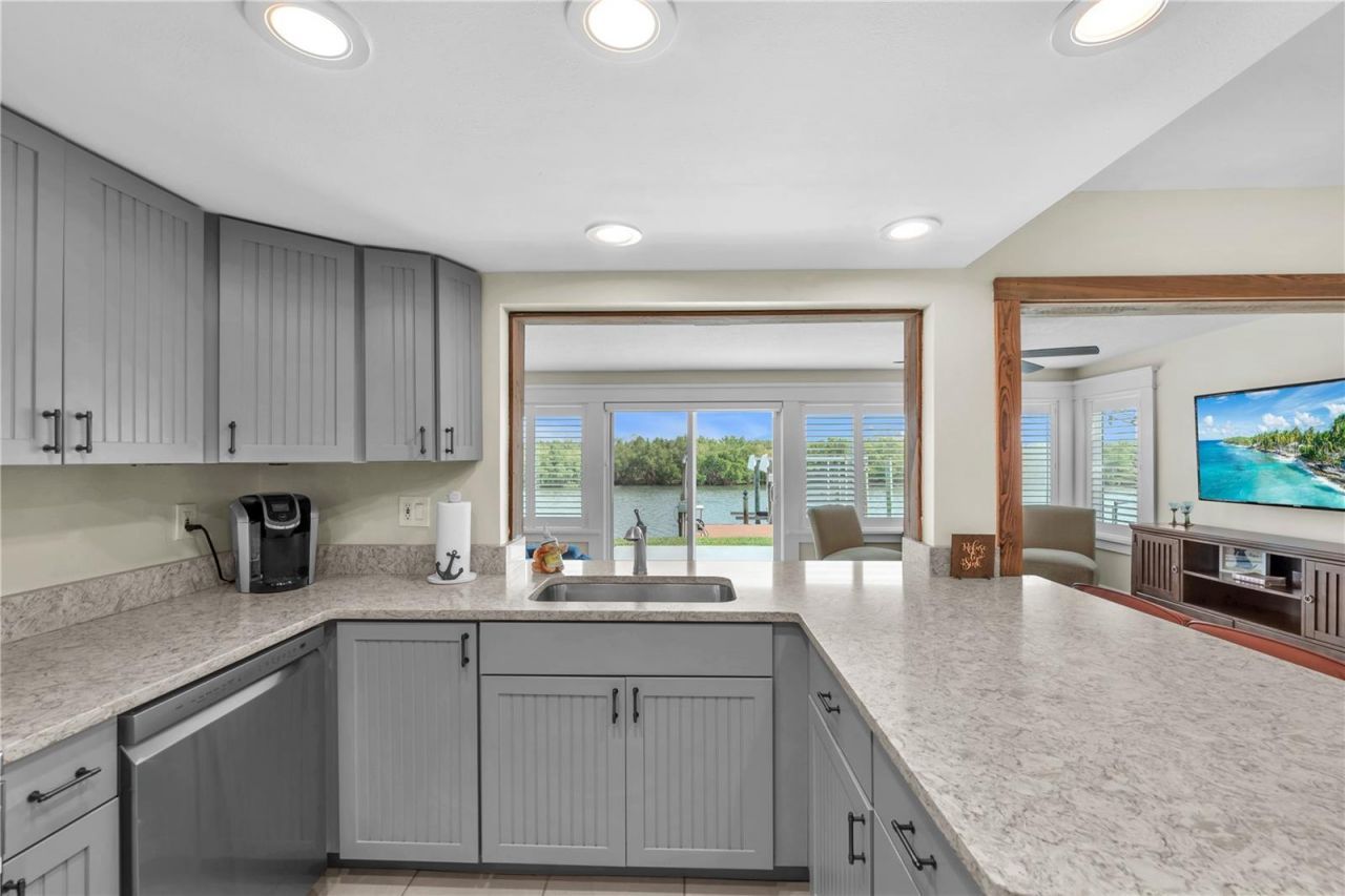 911 Silver Palm Way, Apollo Beach, FL 33572 Photo
