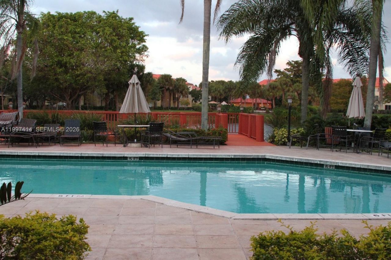 10725 Cleary Blvd, Unit 211, Plantation, FL 33324 Photo