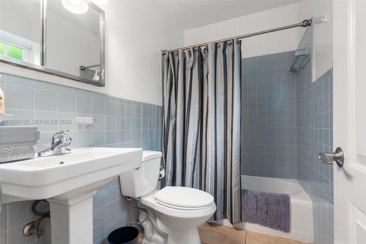 2033 NE 33rd Ave, Unit 2, Fort Lauderdale, FL 33305 Photo