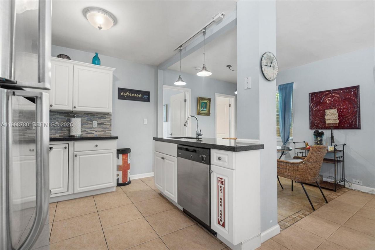 2033 NE 33rd Ave, Unit 2, Fort Lauderdale, FL 33305 Photo