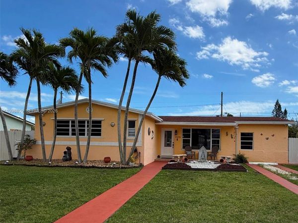 9370 Martinique Dr , Cutler Bay, FL 33189