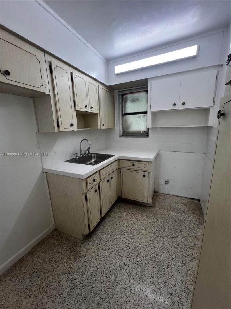 675 SW 7th Ave, Unit 11, Miami, FL 33130 Photo