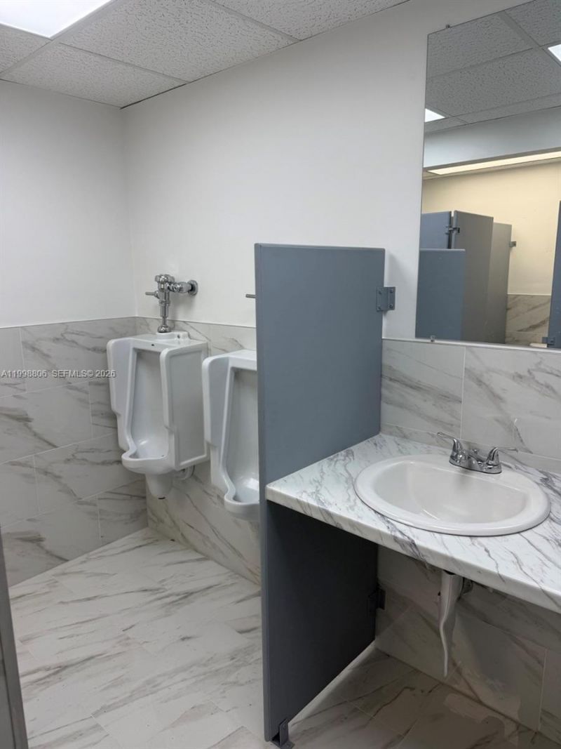2876 E Oakland Park Blvd, Fort Lauderdale, FL 33306 Photo