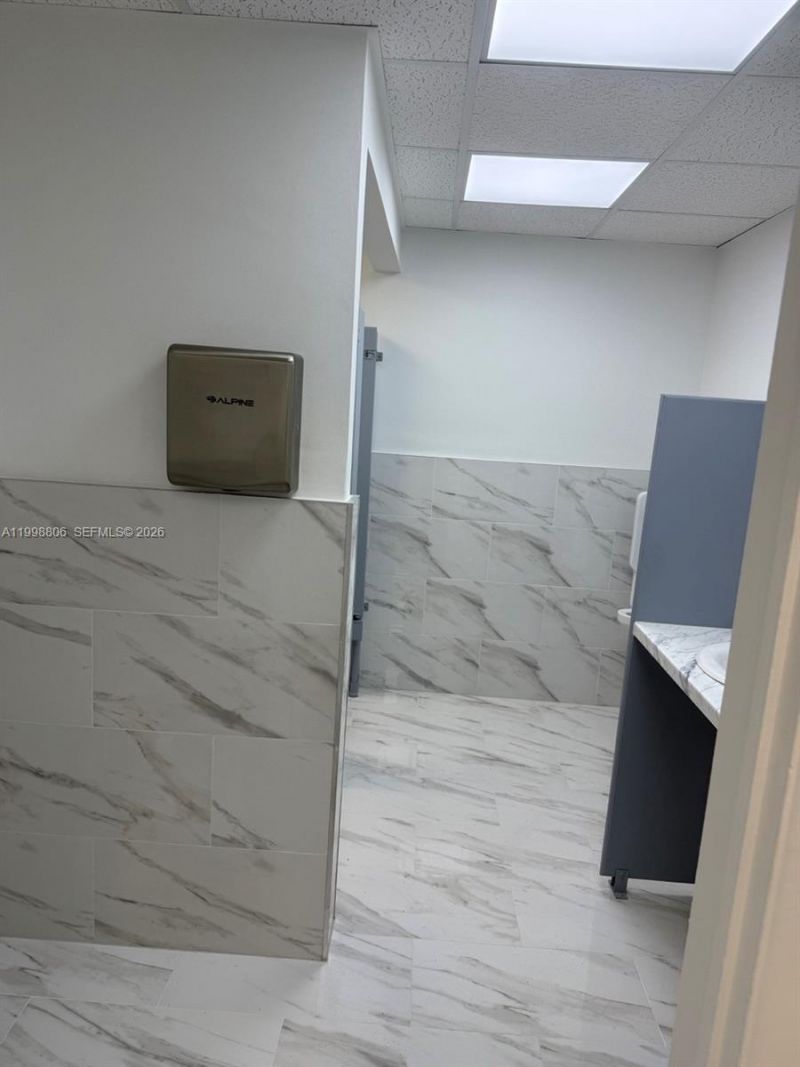 2876 E Oakland Park Blvd, Fort Lauderdale, FL 33306 Photo