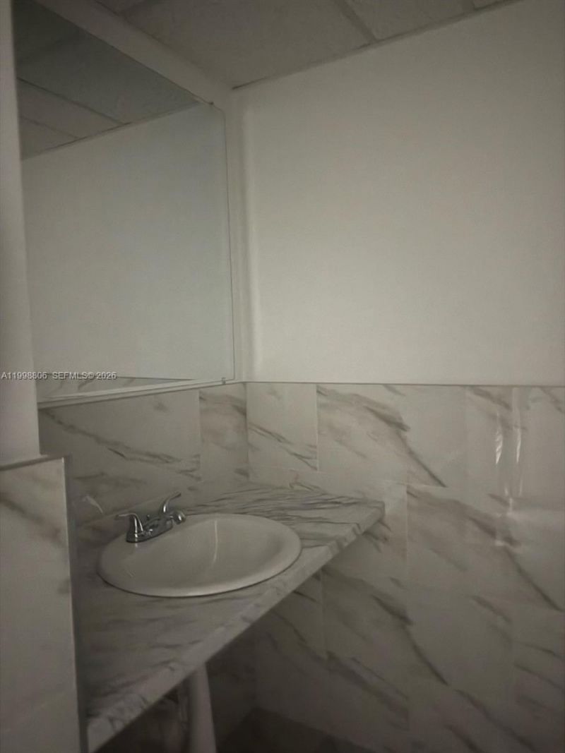2876 E Oakland Park Blvd, Fort Lauderdale, FL 33306 Photo