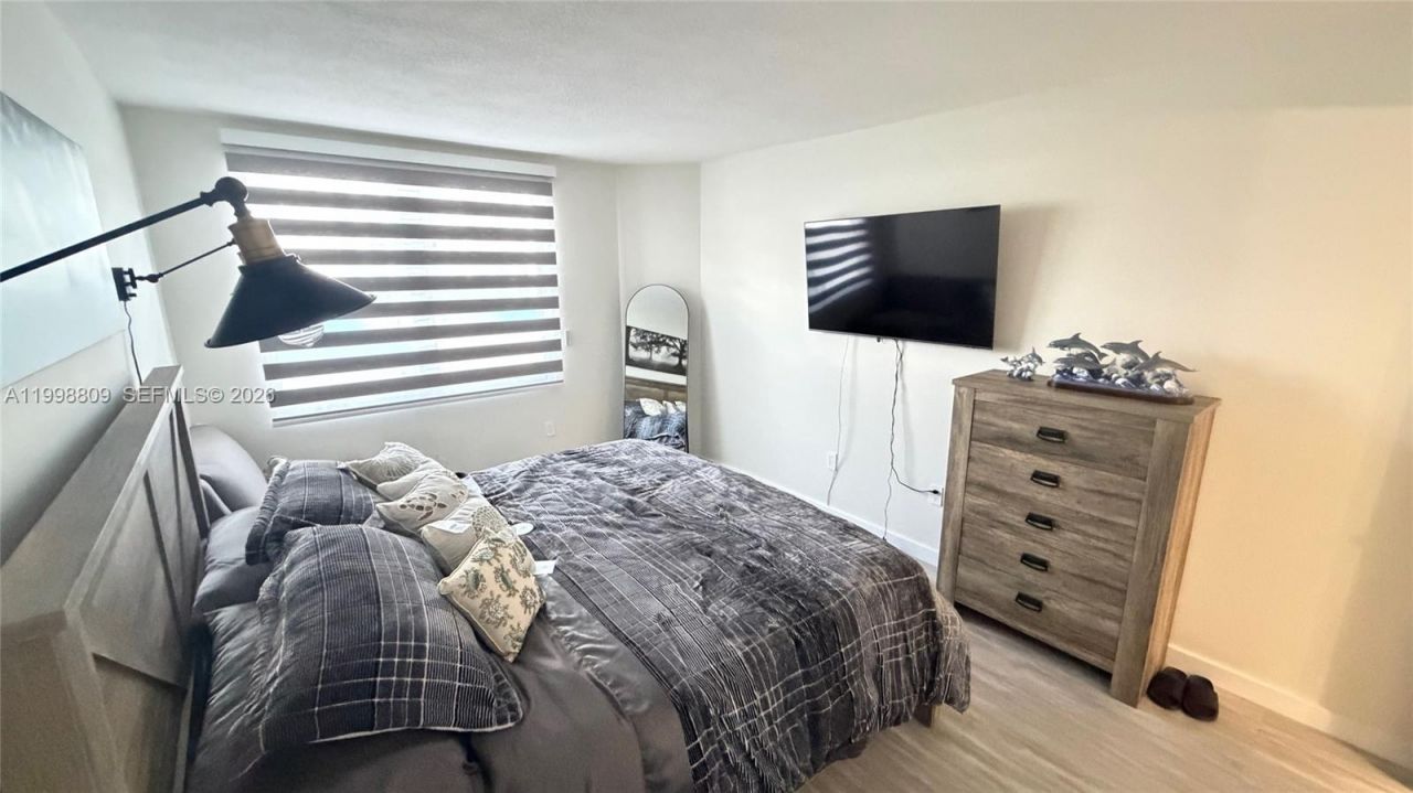 1965 S Ocean Dr, Unit 5D, Hallandale Beach, FL 33009 Photo