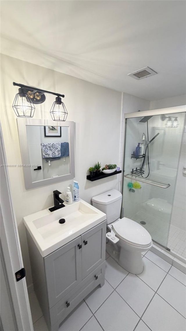1965 S Ocean Dr, Unit 5D, Hallandale Beach, FL 33009 Photo