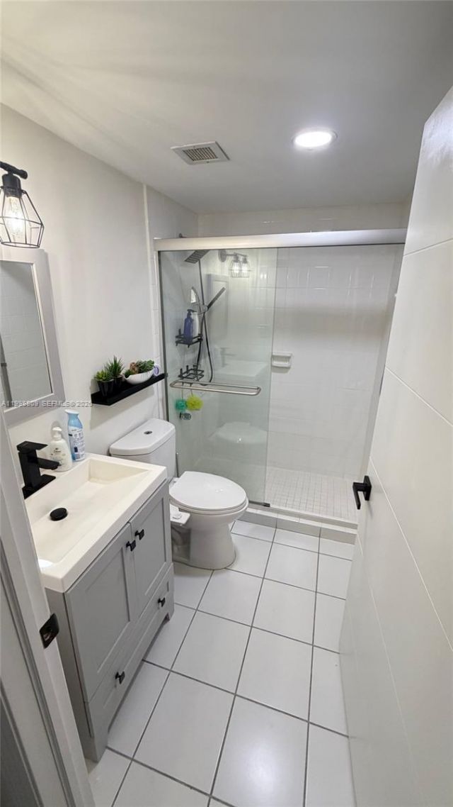 1965 S Ocean Dr, Unit 5D, Hallandale Beach, FL 33009 Photo