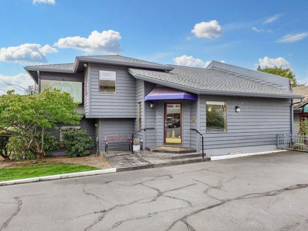 1002 NW 6th Street, Grants Pass, OR 97526