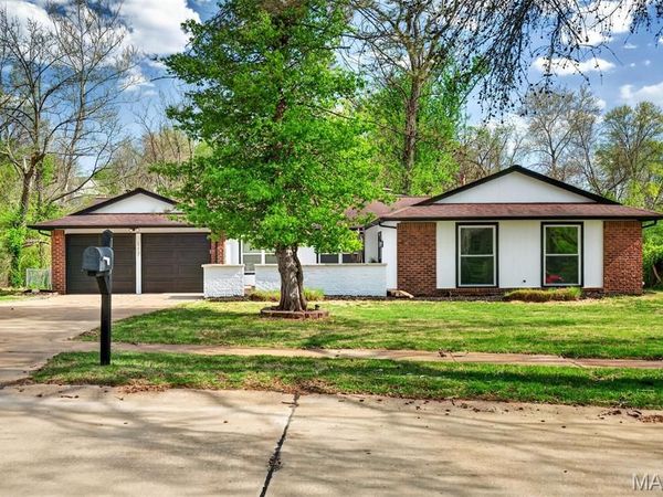 117 Old Oaks Drive , Ballwin, MO 63011