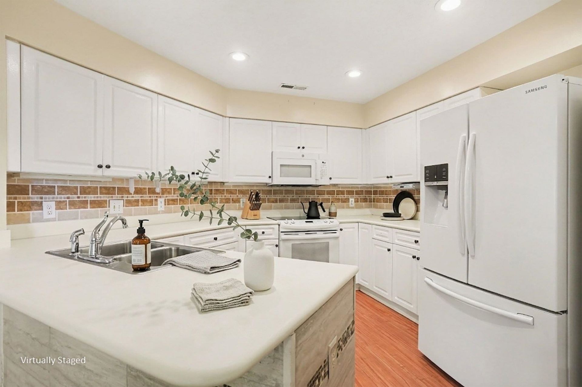 9374 Pinckney Ln. Photo 5