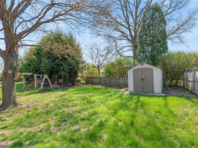 208 Bonnett Street SW, North Canton, OH 44720 Photo 3