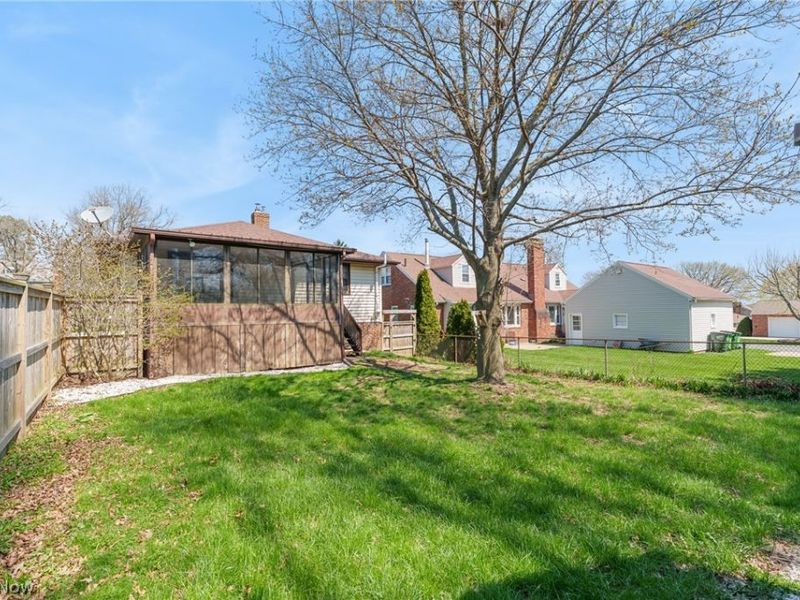 208 Bonnett Street SW, North Canton, OH 44720 Photo 4