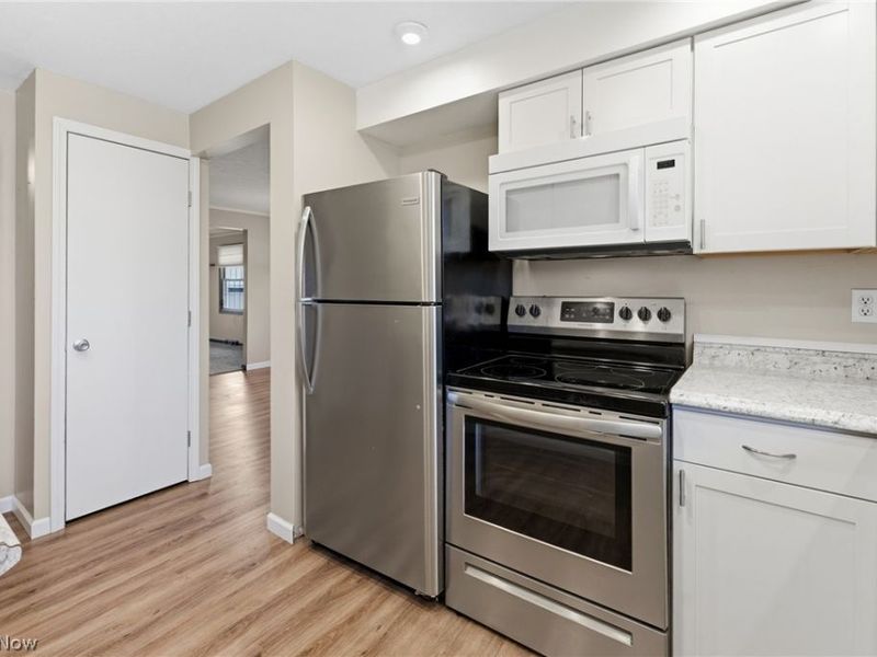 208 Bonnett Street SW, North Canton, OH 44720 Photo 7