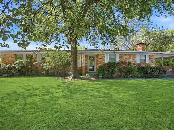 619 W Hayes Street , Savoy, TX 75479