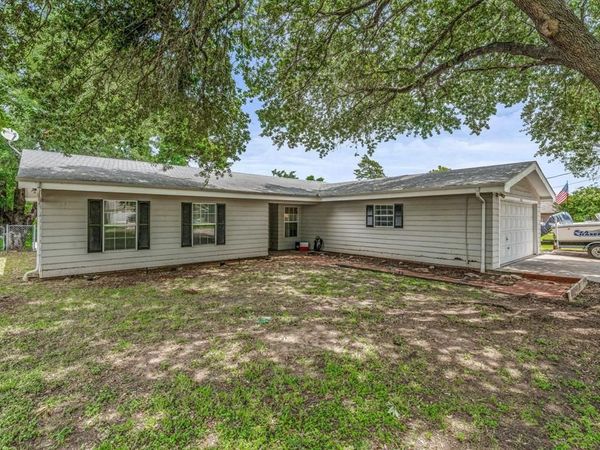 4013 Cherokee Court , Granbury, TX 76048