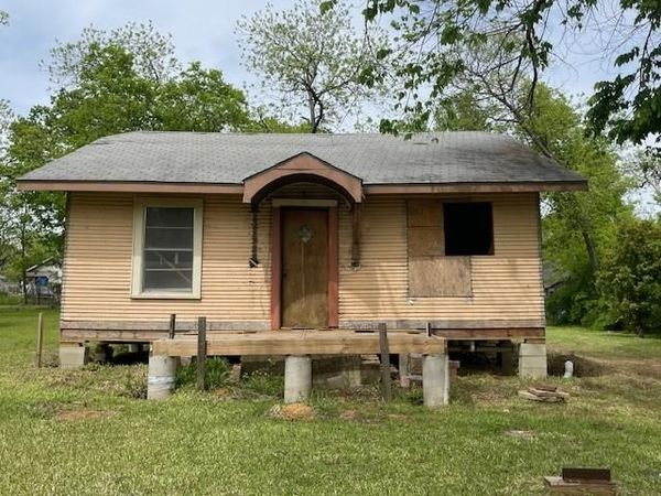 515 E Murray Street , Denison, TX 75021